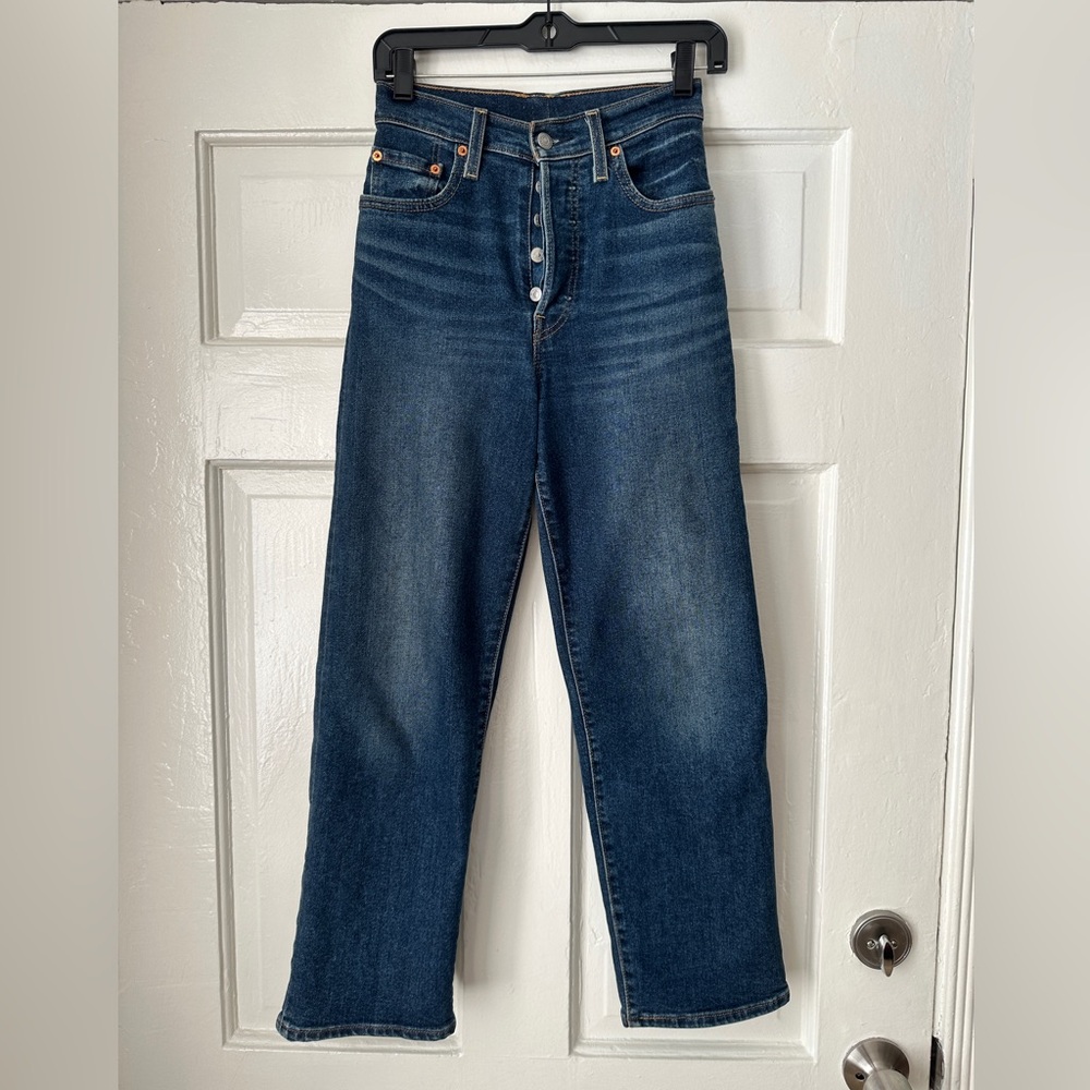 Levi’s Ribcage High waisted 
Marked 25 x 27
Fits more like a 24-25